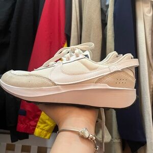 Women’s Nike waffle debut